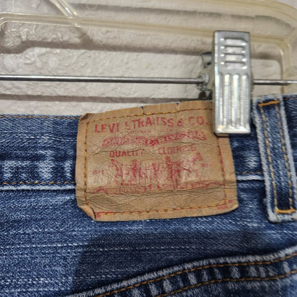 Levis Nouveau Jeans Womens Size 8 Miss Mid Rise Cropped Denim Pants - Picture 2 of 14